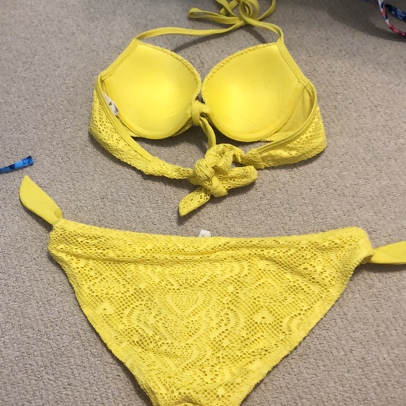 Beautiful material bathing suit - Picture 3 of 3